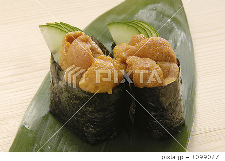 生雲丹のせ肉寿司