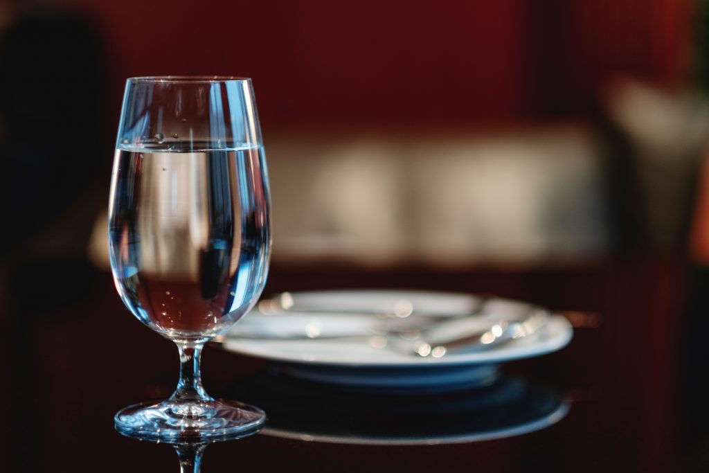 食事がもっと楽しくなる、正しい「水の頼み方」食べログマガジン