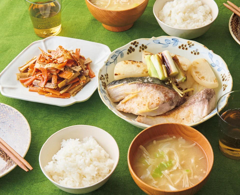 献立レシピあり◎ぶり大根クックパッド ID 7433291◎豆腐と油揚げの味噌汁 ◎豚こまの生姜焼き風炊き込みご飯クックパッド ID 7467108◎ほうれん草としめじとたまごの中華炒めクックパッド ID 7467103◎ちくわの