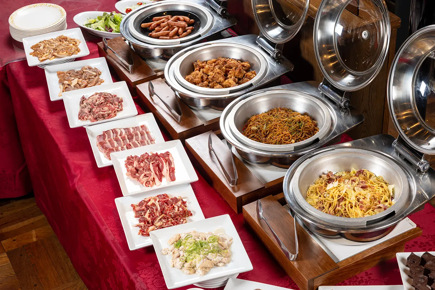 ちょっと奥様！！ パスタ1品とサラダバーとピザ食べ放題がついたランチセットがあるんですのよ！ しかも1400円ですって！やだ素敵！ﾟдﾟ ✨カプリチョーザ札幌北一条店札幌ピザ食べ放題今日は日替わりのピザが3種類サラダバーの野菜も新鮮トッピングや