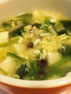 彩りきれい！ほうれん草と卵のお吸い物