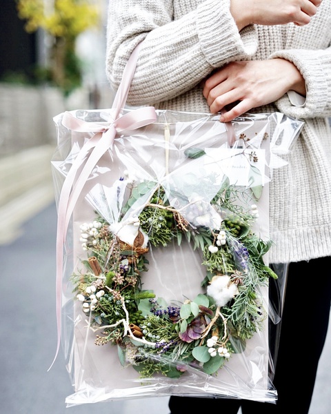 手作りリースの簡単ラッピングアイディア