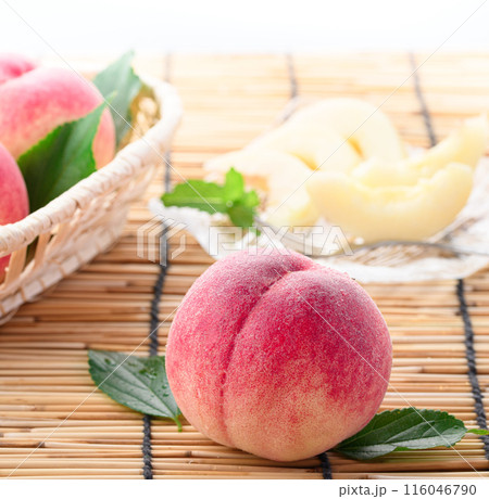 ももイラストのフリー素材イラストイメージ