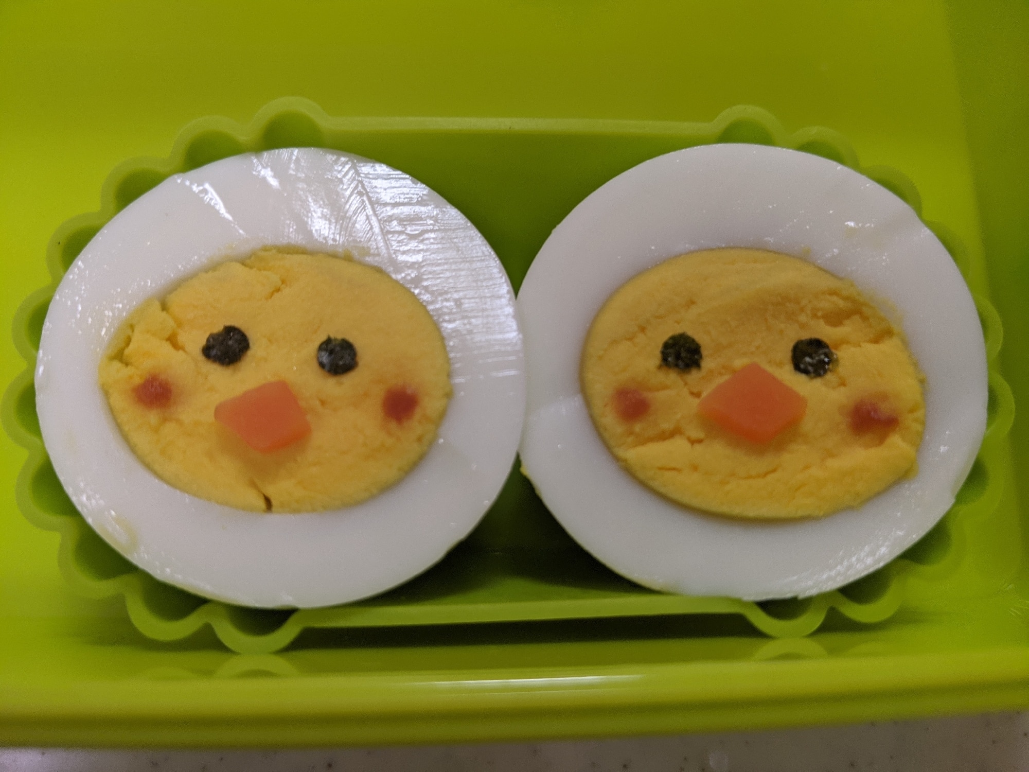 ホビロン🐣, コレって卵の中からヒヨコ🐤, でてこないよね?と聞くと, 卵が違うから大丈夫と言ったけど、,TikTokに卵の紹介がされていた食べ方も同じ奥さんに今確認をすると、, 同じだと言った。, 食べてしまった。めちゃくちゃおいしかった。 ベトナム孵化前の卵バビロンアヒルの卵