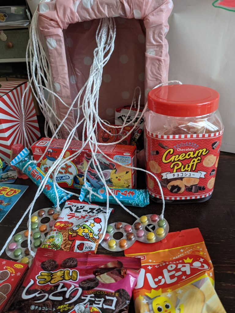 🏮🎇お祭り＆水遊びグッズ入荷中🐬💦なるぱーく 公式2F DAISO 夏のお出かけやおうち時間がもっと楽しくなる♬︎子供用法被、光るブレスレット、ヨーヨーすくいセットなどのお祭りグッズに🏮🎆 浮き輪やゴーグル、水鉄砲などの水遊びグッズも充実🔫💦 もうすぐ