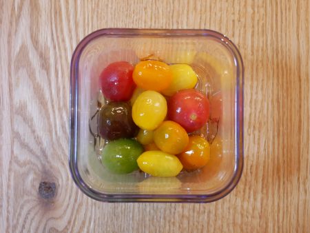 食中毒が気になる季節ですね。, それぞれ出来る範囲でやりましょうね งᐛง⚐︎, , ▫汁気がある物は入れない方が良い。,入れるなら、なるべく水分をきって、, カップにかつお節やごま等を敷く。, , ▫葉物野菜の水分をしっかり拭く。, ,▫トマトのヘタを取ってからしっかり洗い、, 水分を拭く。, ,