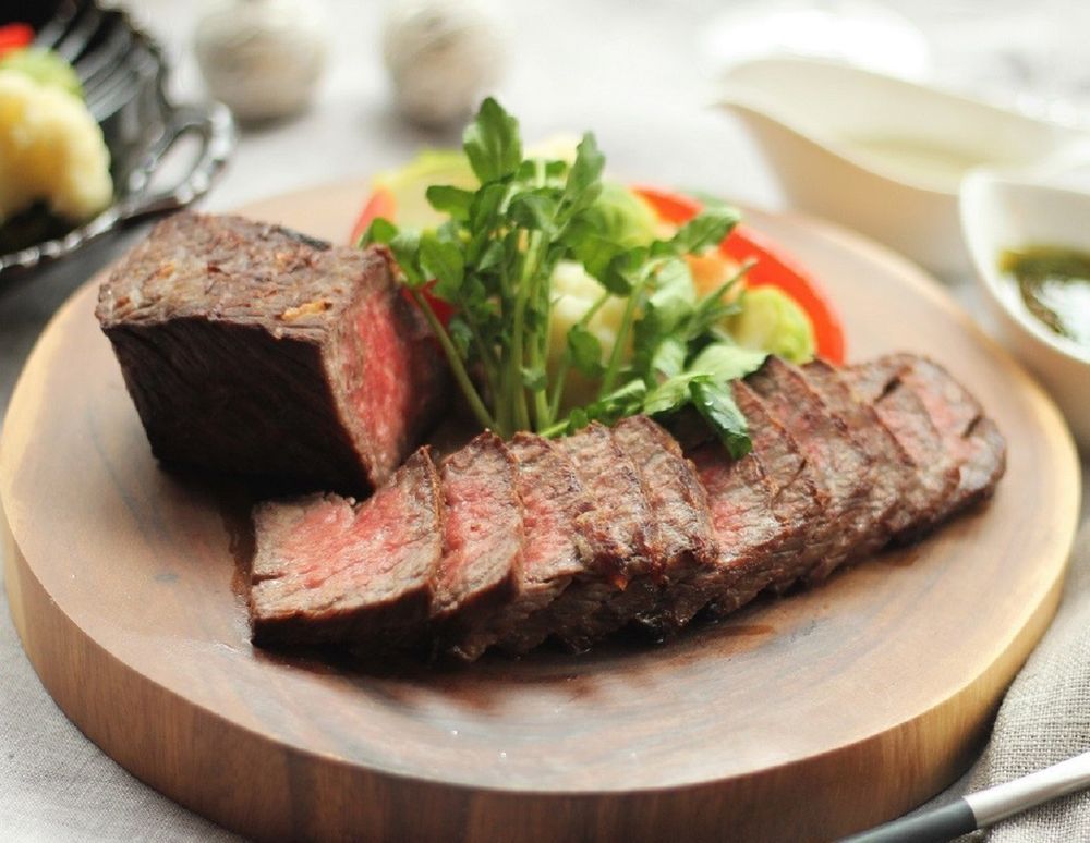 オーブンがなくても！フライパンや魚焼きグリルを使ったローストビーフの作り方ハウジーマガジン