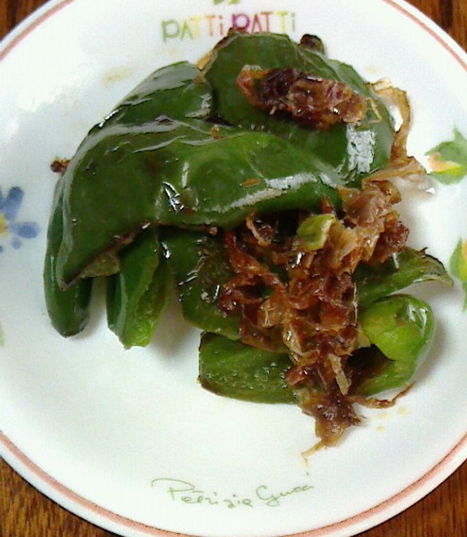 簡単副菜♡無駄なく美味しい！『丸ごとピーマンのおかか炒め』