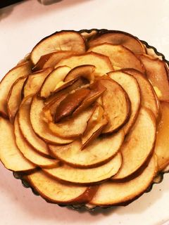 タムラファーム 紅玉のアップルパイ・ローズ ギフトボックス入り メッセージカード無料 冷凍 ホールタイプ 16cm500g 送料無料 青森県産紅玉りんご使用 咲き誇る薔薇スイーツ 濃厚な紅玉の味わい お誕生日やお取り寄せギフトにも