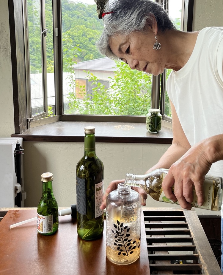 体験談 どくだみ酒「十黒梅 じゅっこくばい 」、飲んでみました！ - ぽかぽか温活日記