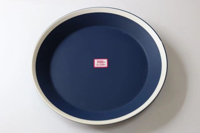 このデザインがプチプラで買えるなんて♪ダイソーで見つけたお皿RoomClip mag暮らしとインテリアのwebマガジン