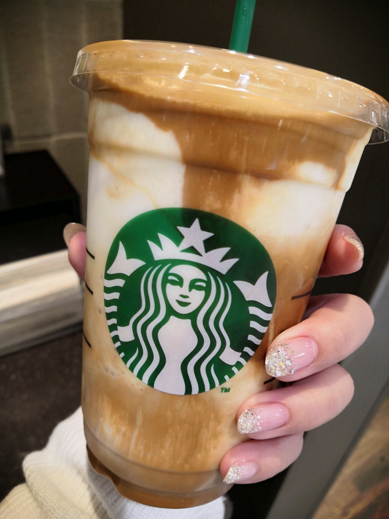 スタバ復刻 month ～スターバックスコーヒーの人気投稿を振り返り 』 毎週土・日の朝から発信中✨ そよらインスタ担当です☕ 人気のスターバックスカスタマイズシリーズ💓 今回は大人ラテカスタマイズです🎵 コーヒーの苦みだけではなく甘みのコントラストや 抹茶の深い
