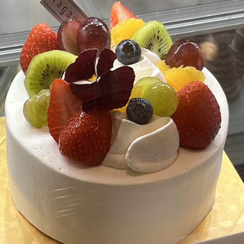 フルーツのデコレーションケーキPINEDEパティスリー ピネード