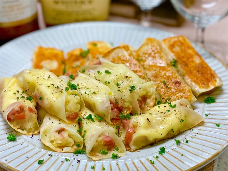 餃子の皮で カレーポテトパイ