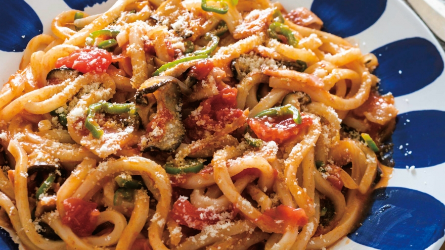 ヘビロテ決定 レンジで簡単！冷凍うどんでもちもちナポリタン