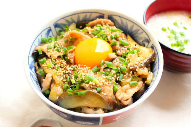 中華風なすの肉巻き 夏のナスは絶対にこれで喰らってほしい。タレが決め手の - YouTube