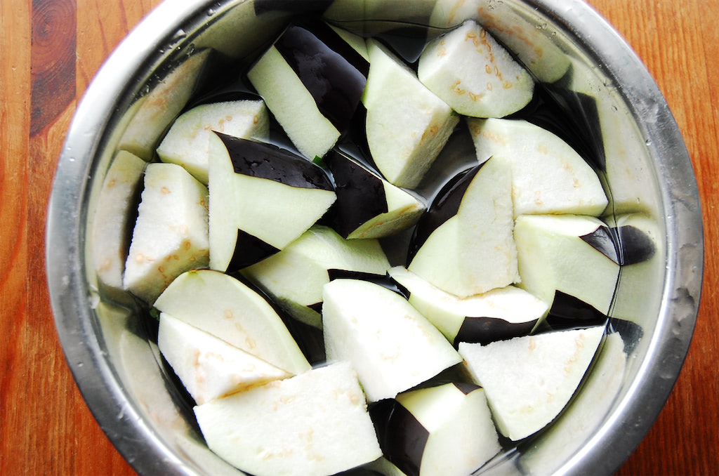 次回は倍量で作ります！！ ナスと大葉って「中毒性高すぎ」！3本じゃ全然足りない 泣ヨムーノ