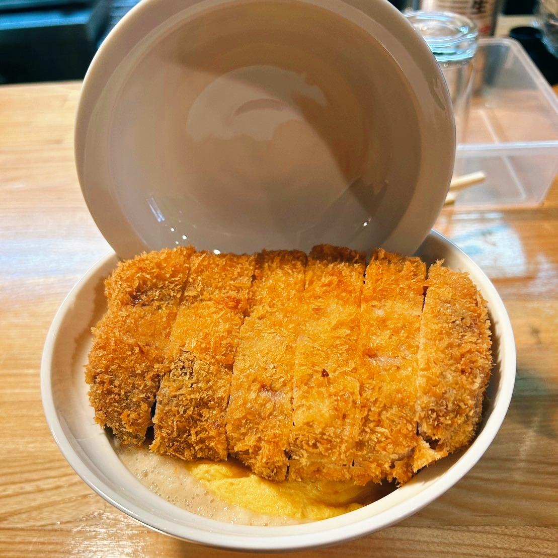 名古屋市北区 売り切れ必至“とじないかつ丼”の人気店「かつ丼あらた」が千種区から北区へ移転オープン フクザワマキコ- エキスパート -Yahoo!ニュース