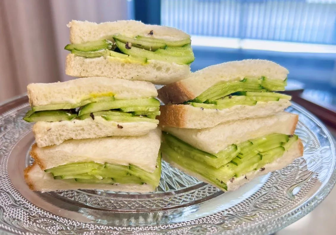 英国アフタヌーンティーの定番 キュウリのサンドイッチ ; English Cucumber Sandwiches -a must have for afternoontea - Kuwatoteキッチン クワトテキッチン