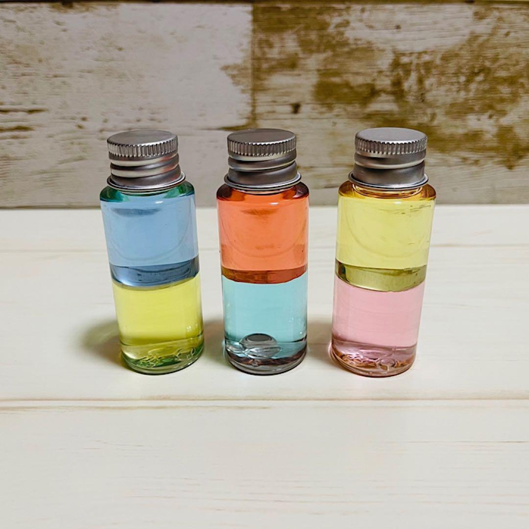 こんにちは🫧 はばたきです👼🏻🌤 今回は、 推し色作れる！バイカラーボトルの紹介になります🎶材料･油性ペン ･キッチンペーパー ･ボトル ･ベビーオイル ･飾り簡単に可愛い自分だけの推し色ボトルが作れるのでみんなもつくって見てね✨️千葉市児童発達支援放課後デイサービス保育士工作推し活