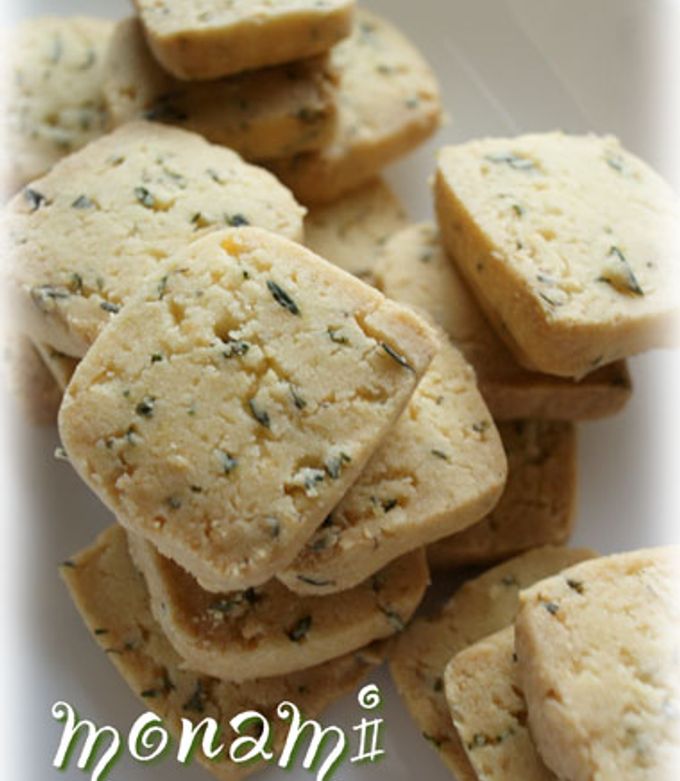 サラダバジルと薬味菜青じそが、とってもかわいいリーフで味わえる。 プチリ