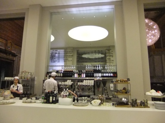 倫スコーンが美味しい隠れた人気カフェ ヴィクトリア&アルバート博物館のカフェ The V&A Cafe : サーヤのバンコクだらだら日記Powered by ライブドアブログ