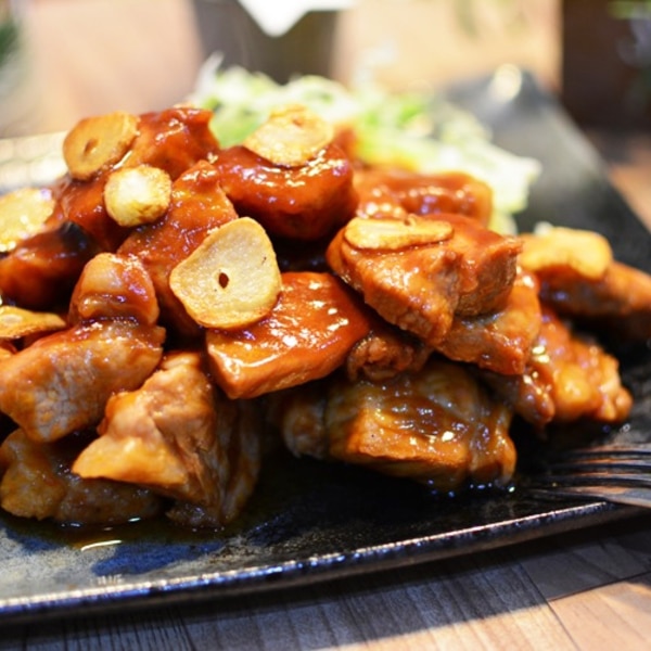 プロが柔らかく仕上がるコツを伝授「厚切りトンテキ」 平田牧場のかんたんおいしいレシピ - レタスクラブ