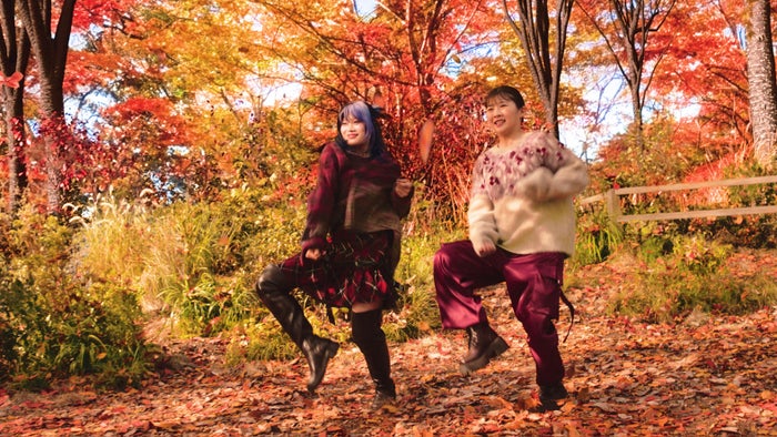 真木よう子,伊藤沙莉 マクドナルド 三角チョコパイ CM 三角チョコパイの歌篇。「三角チョコパイの季節♪ 君とチョコパイ真木よう子 CMbb-navi