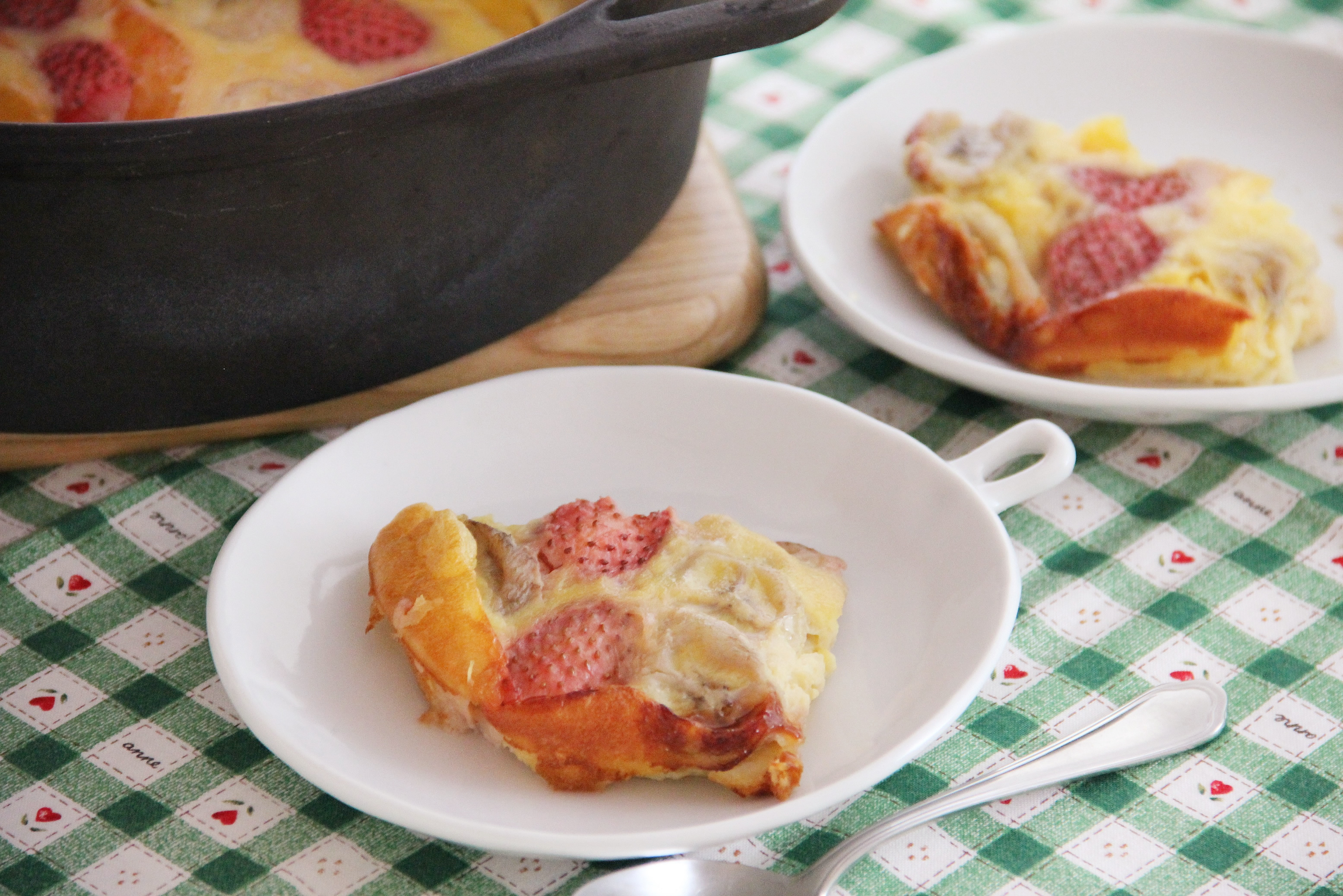 ダッチオーブンで作るあつあつグラタンパン－そとごはん－キャンプ・アウトドアのTAKIBI タキビ