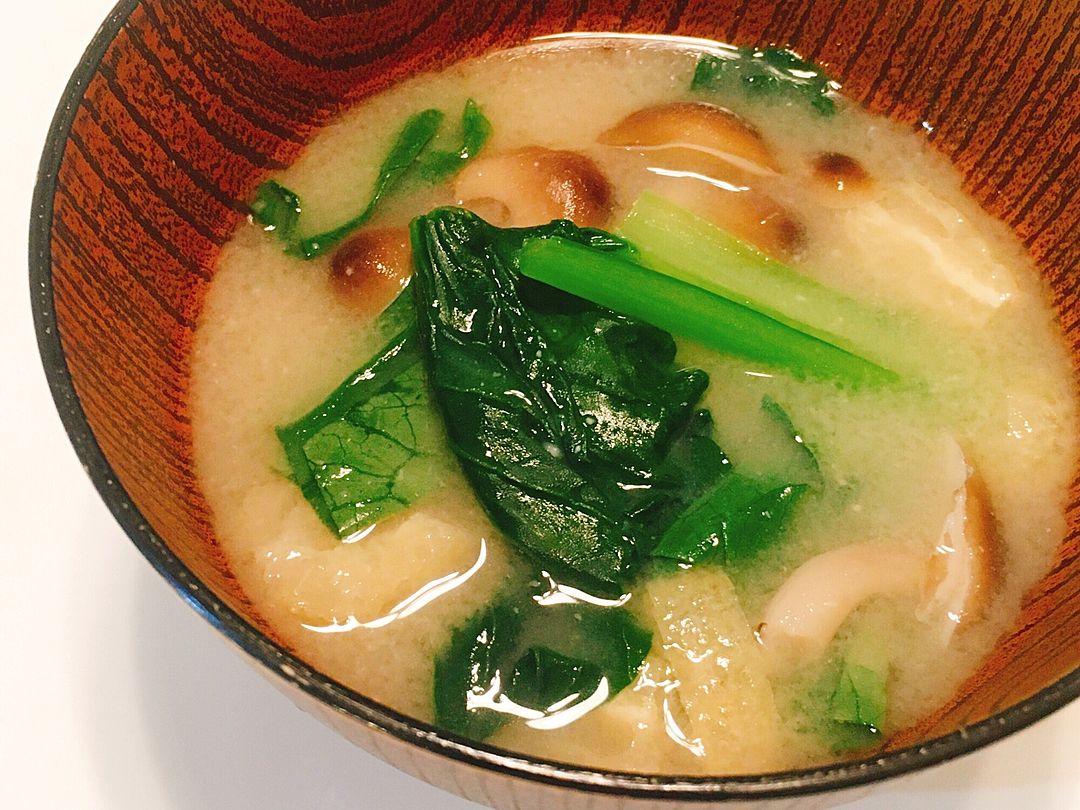 小松菜としめじの生姜風味の味噌汁のレシピ・作り方・献立レシピ大百科 レシピ・料理味の素パーク: 小松菜やしめじを使った料理