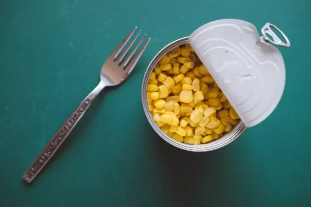 余ったコーン缶はどう保存するのが正解?汁の処理や保存期間を調理師が解説2ページ目- macaroni