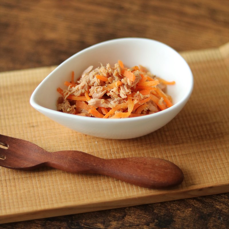 便利な食材の詳細は下に👇 @fumama_baby ←少しでも楽したいママはフォロー🥰 見返したい時は、右上の ・ をタップして保存してね✨にんじんしりしり 9ヶ月〜の作り方材料・にんじん 1本 ・ツナ缶 1個 ・白すりごま 小さじ1 なくてもOK