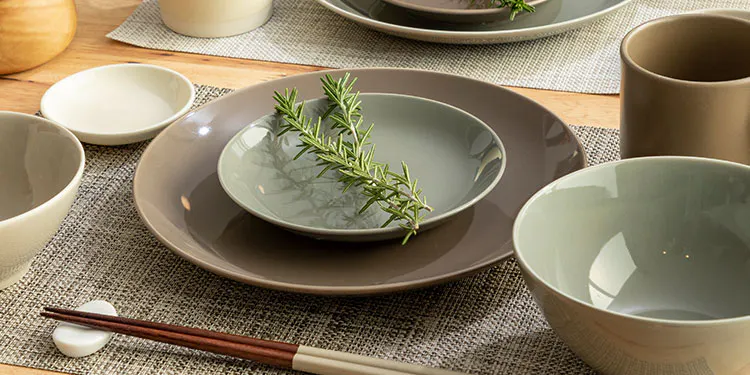 毎日のお皿洗いをラクに。 油汚れもサっと落ちる食器「HAJIKU」ホームセンターのカインズ公式通販サイト