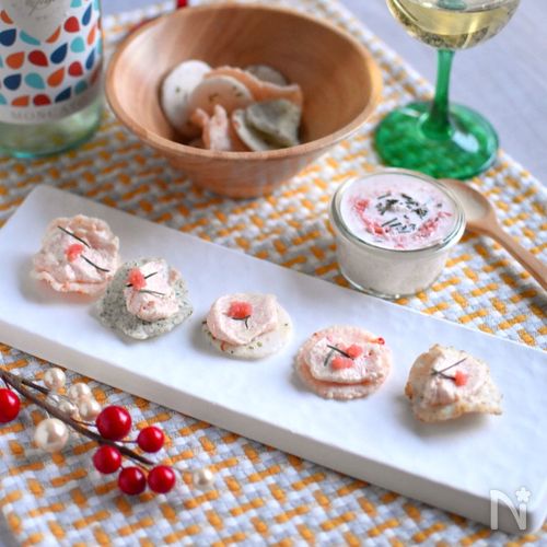 まろやかなアボカドとクリームチーズとピリ辛明太子が絶妙に融合した一品です！, サクサクの春巻きの皮で包み、食感のバランスも楽しめます。,おつまみやパーティーにぴったりな、ひと口で満足できる美味しさです♪, アボカド1 2個, クリームチーズ40g, 明太子4本,『博多あごおとし辛子明太子』を使用, 春巻きの皮4枚, ①アボカド、クリームチーズは縦に4等分に切る。,