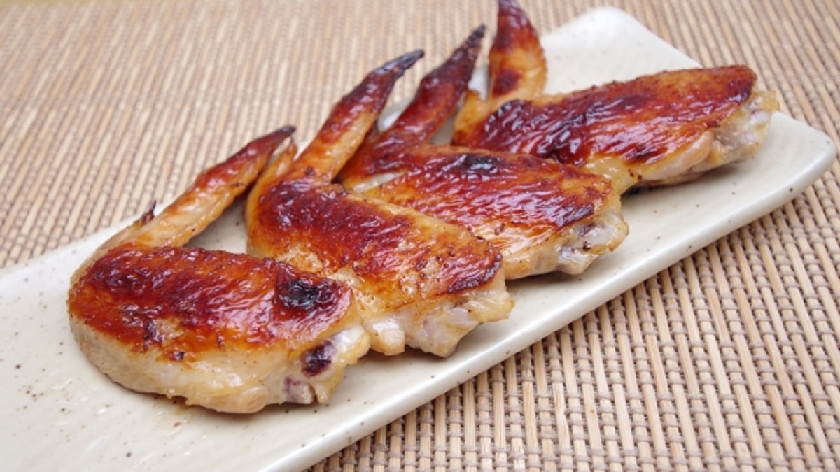 やっすい手羽元、こうするのが正解！ 和田明日香さん「たまらんすな～」「びっくりするほど美味ぁーーい！！」食べ方ヨムーノ