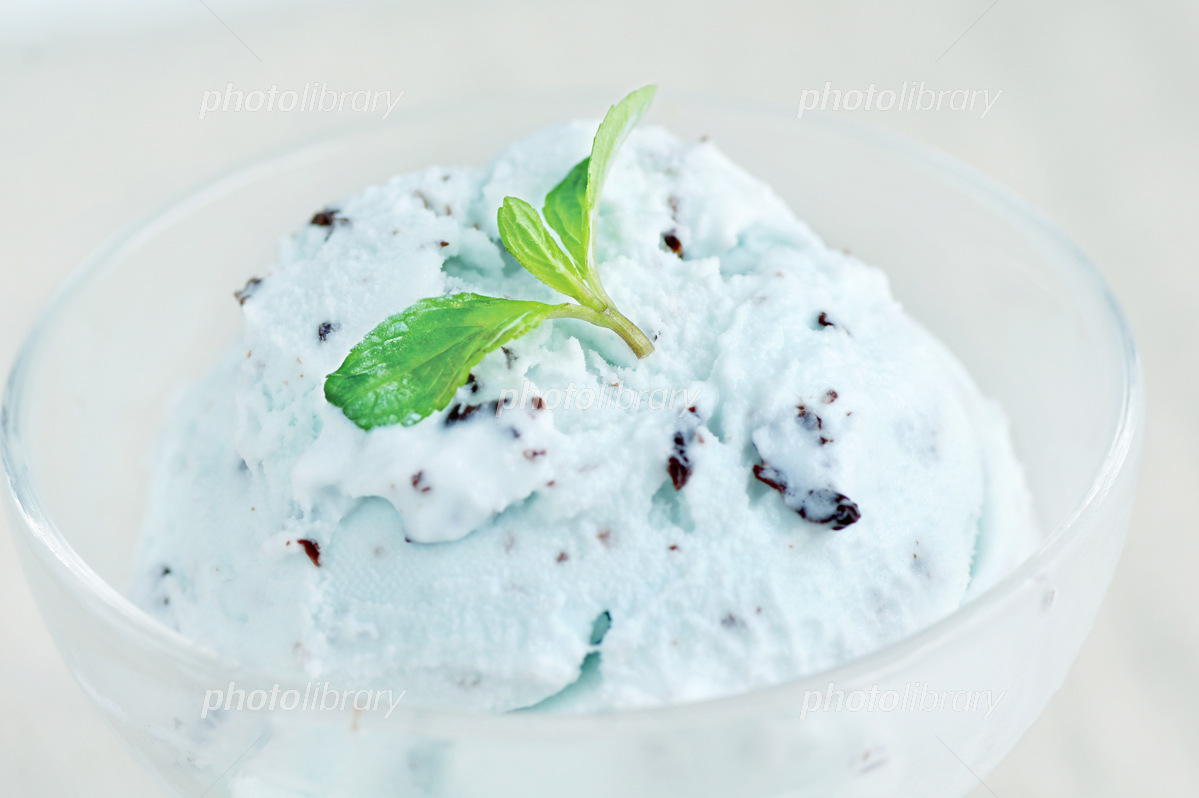 チョコミントアイスクリームのイラスト素材32860457- PIXTA