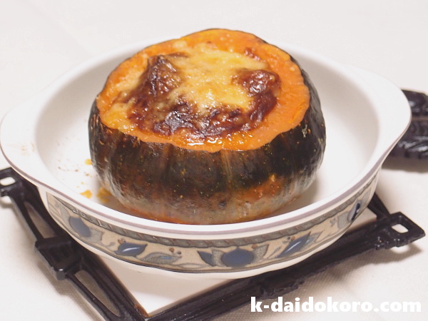 坊ちゃんかぼちゃの超簡単丸ごとチーズ焼き・レンチンして焼くだけレシピゴニョ研
