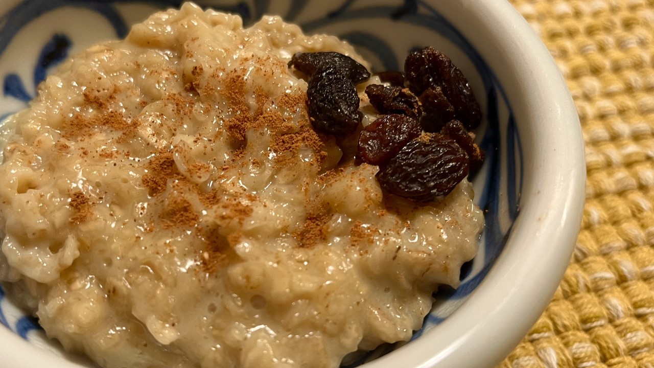 Amazon.co.jp: オートミール 850g 大粒ロールドオーツ 追跡メール便 国内選別 米化にぴったり オーツ麦 無添加 食物繊維 低糖質置き換え えん麦 燕麦 低GI 製菓材料 製パン材料: 食品・飲料・お酒