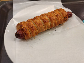 スタバ「あらびきソーセージパイ」の特徴は？お得な頼み方・カスタム方法も - macaroni