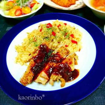 晩ご飯 ・ ・ こんばんは。 ・ ・ 家族が揃った日の晩ご飯。 ・ ・ みんなで「いただきます」が出来る日に食べようと決めてました😆海鮮丼 ・・ キラッキラのいくらとぷりっぷりの帆立は、北海道の島の人 @shima.no.hito さんのものです！ ・ ・ 利尻昆布の上品な出汁