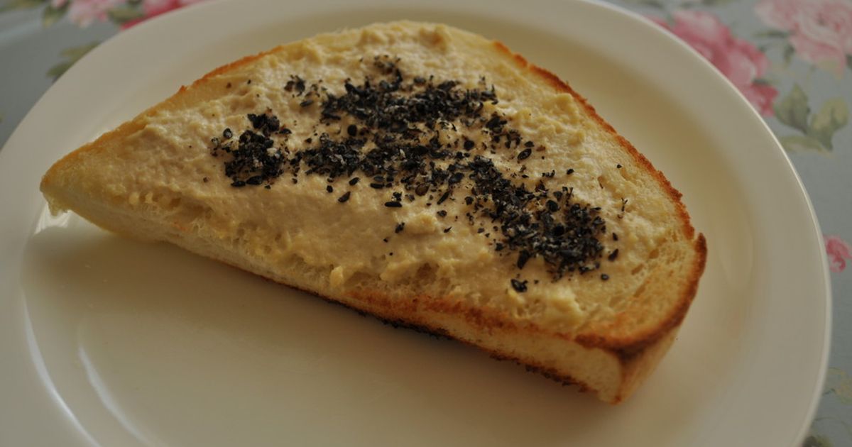 𖤣𖥧𖥣𖡡𖥧𖤣 お豆腐の唐揚げ 水切りしたお豆腐に玉ねぎ麹と胡椒で味付け。ビニール袋でねーまんべやんなく味付け片栗粉まぶして揚げるだけ。 揚げあがり最後にぺぷちっこ をぱらり。 久しぶりの豆腐唐揚げ、美味しい〜♡ また作ろ。 ・ ・豆腐料理フード