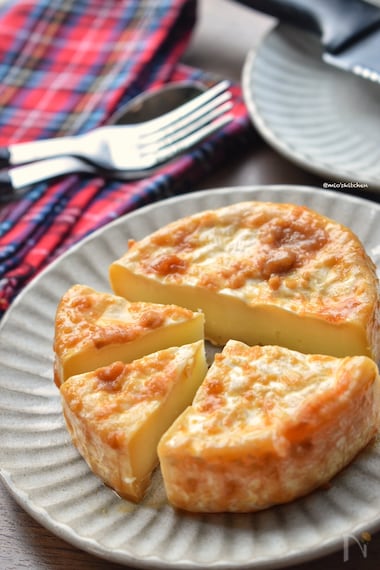 シェフ三國のワンパンカマン カマンベール丸ごとド～ン！生ハムもオンの「とろっとろチーズグラタン」に挑戦！『あたらしい日日』こんな時代のニューノーマルな暮らし方。食と農、生活情報をお届けします