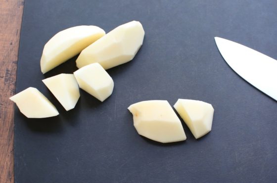 パクパク食べちゃうお手軽おつまみ♡お弁当にも◎じゃがいもとウィンナーのお手軽食材で♡ パパッと作れる簡単おつまみです ^^ 🍴𓈒𓂂𓏸粒マスタードでちょっと大人味の 甘辛いタレが食材に照りっと絡んで とっても美味しい1品です︎👍🏻 ̖́- ほんのり甘めの甘辛だれ