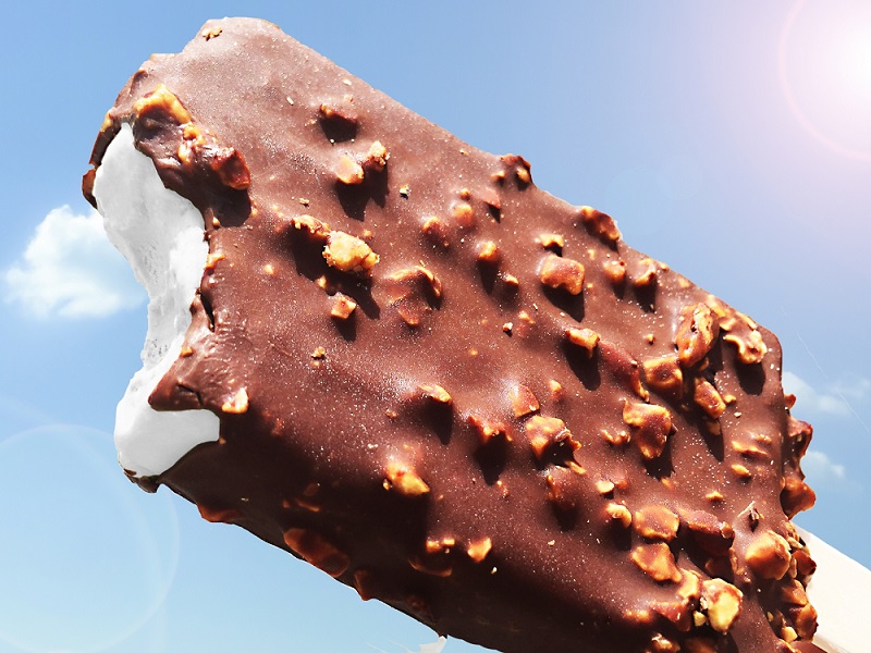 2 2 コンビニで買える好きな「チョコレート菓子」ランキング、3位「ブラックサンダー」2位「キットカット」1位は ？コンビニグルメAllAbout