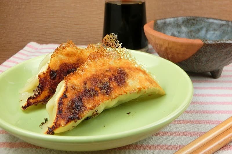 羽根つき餃子で食卓が大盛り上がり！美味しくおしゃれな作り方、教えます。 – Onnela オンネラ 暮らしに『楽』を、家族にワクワクを
