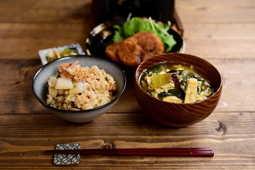炊き込みご飯の日の献立、何にする？ 簡単に準備できるおかずレシピを紹介Shufoo!プラス