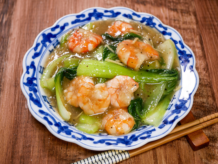 旨みが堪りません。おうちで作る絶品チンゲン菜とえびの塩炒めです。 ◎材料 2人前□殻付きえび 200g □チンゲン菜 1株 200g□にんにく2片 □サラダ油 大さじ2 □塩 小さじ1 2 □醤油 小さじ1 □ごま油 小さじ1 2 □お酒 小さじ1 2 ◎作り方 調理時間15分1