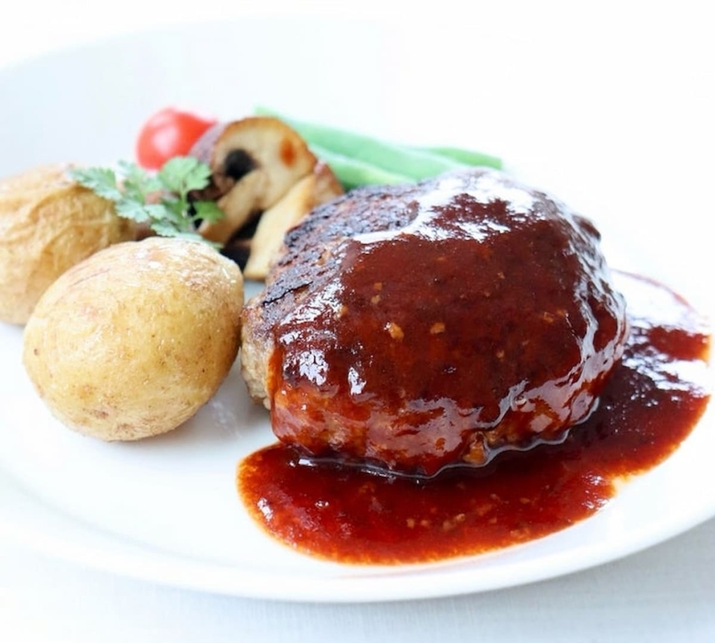 牛切り落とし肉のハーブステーキ♩サジキ風ヨーグルソース添え