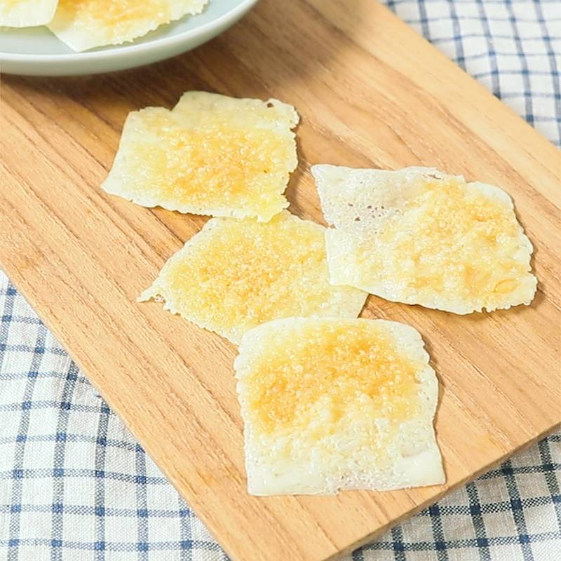 電子レンジ＋材料2つ！「大葉のパリパリチーズせんべい」 大葉おつまみレシピ