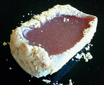 3月いっぱいでお休みなさる鎌倉 の美鈴 さんに参りまして女将さんと談笑し、月替わりのわらび餅 と季節の生菓子 を。本当に15年間お世話になりましたと感謝。日本橋・新宿高島屋 の月一度の入荷は昨年12月で終わりになりましたんで、本店へぜひ